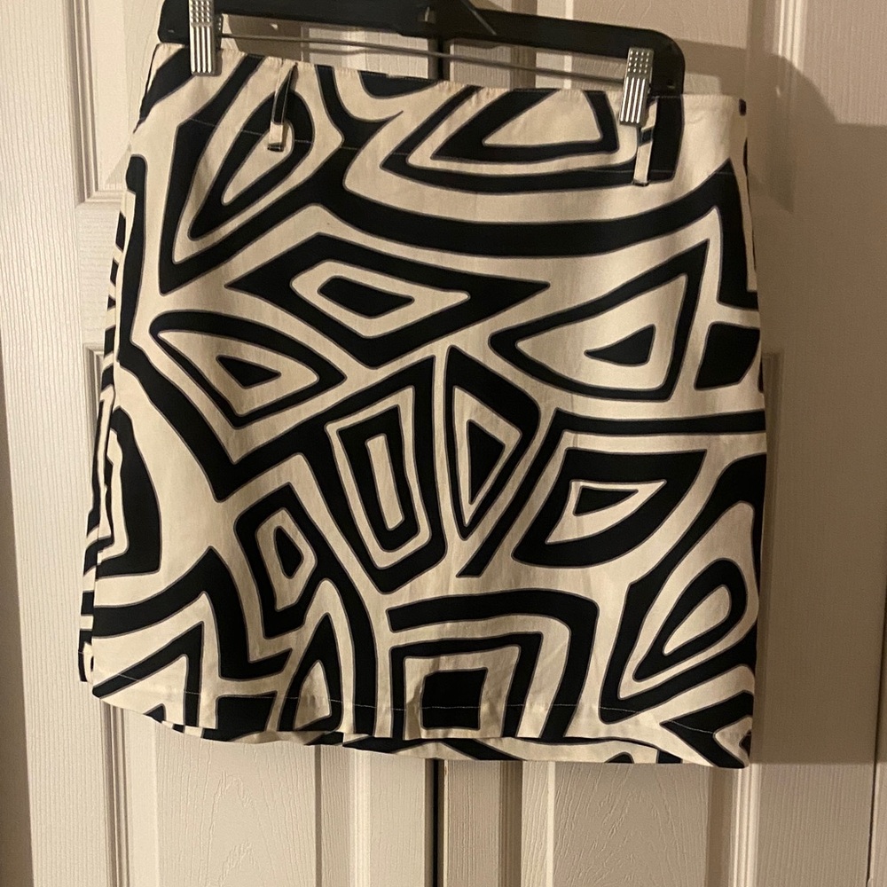 New York & Company Black and Cream Patterned Mini Skirt